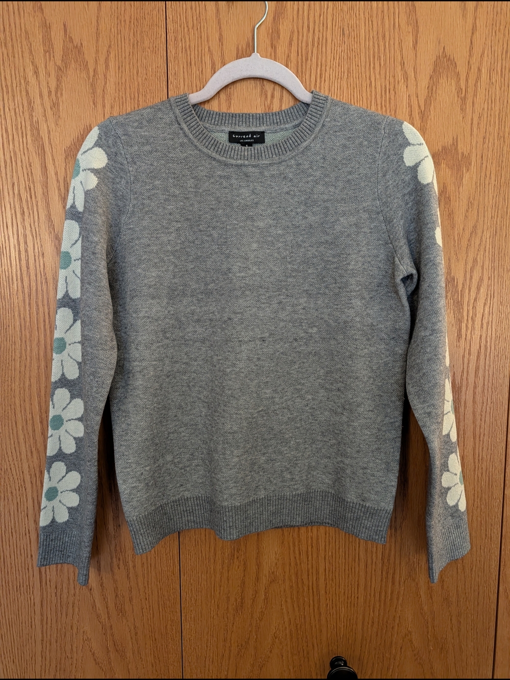 NWT Current Air Gray Crewneck Sweater with White Daisy Sleeve Accents